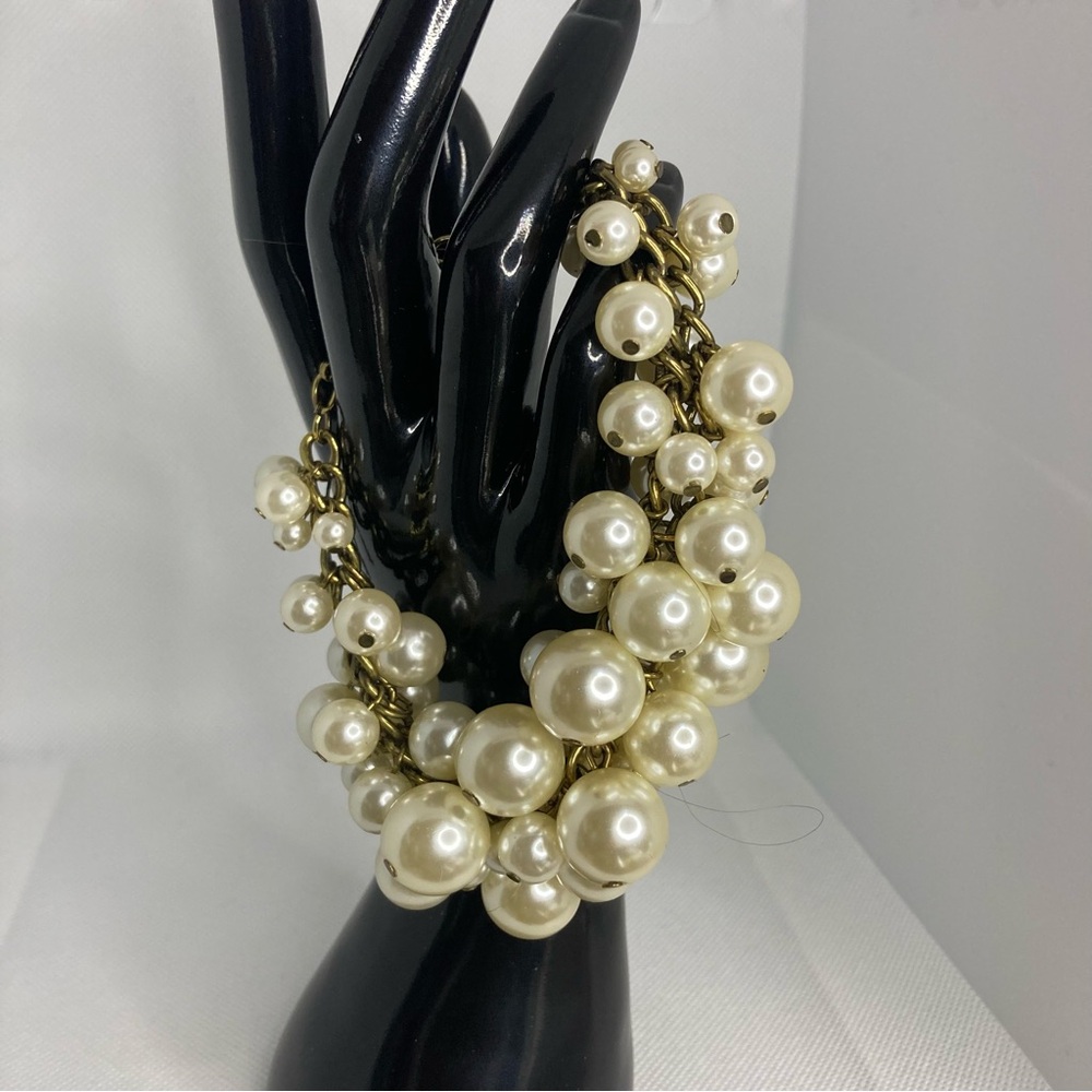 TRACI LYNN GOLD TONE PEARL BRACELET